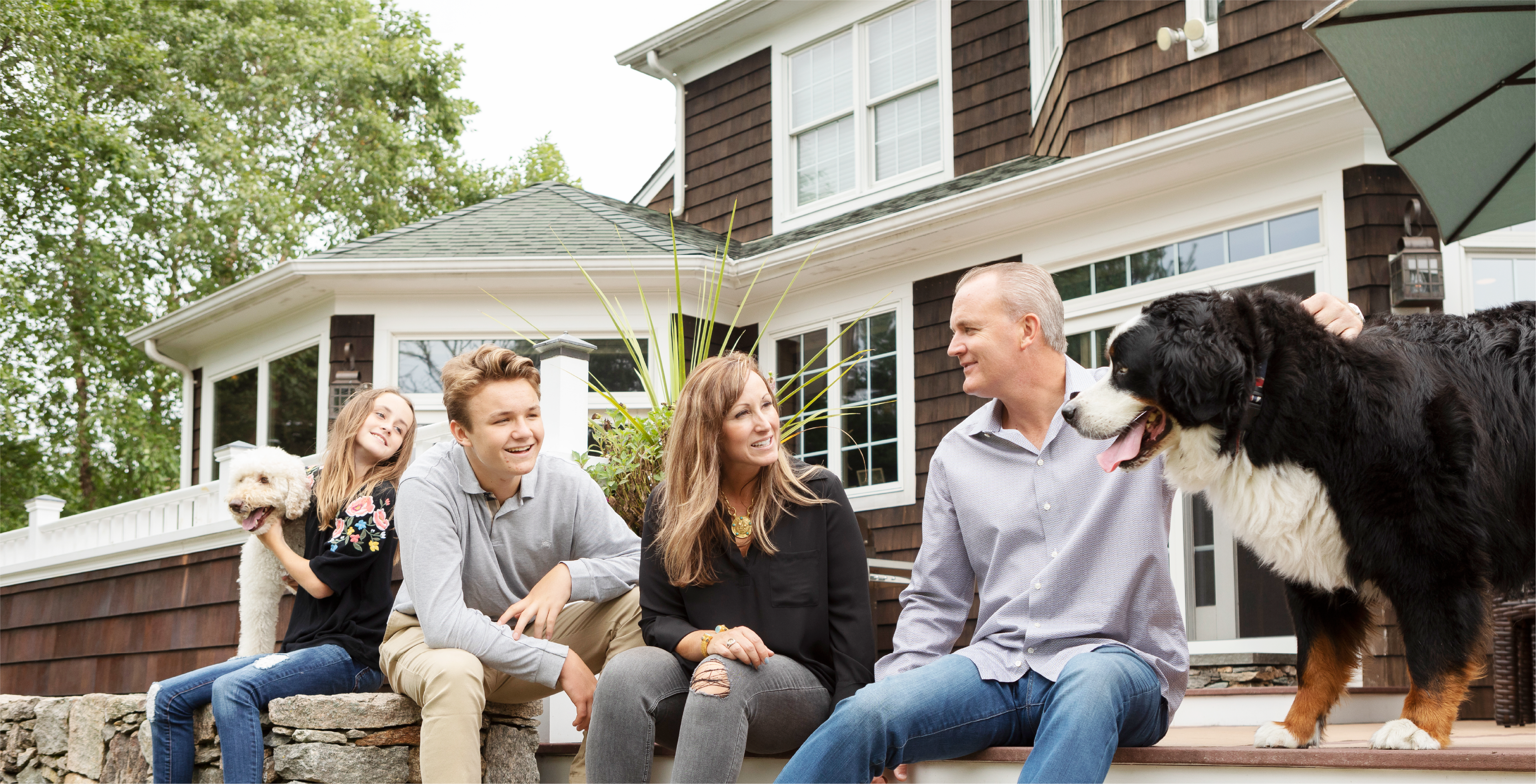 患者さんを、何よりも大切に。その声に耳を傾け、ともに考え、ともに前へ進みます。革新を通じて、より良い未来と生活の質向上に貢献します。
